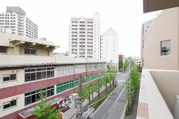 【新宿区北新宿のマンションの眺望】