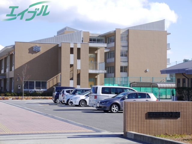 中学校　四日市立南中学校（中学校）まで900m