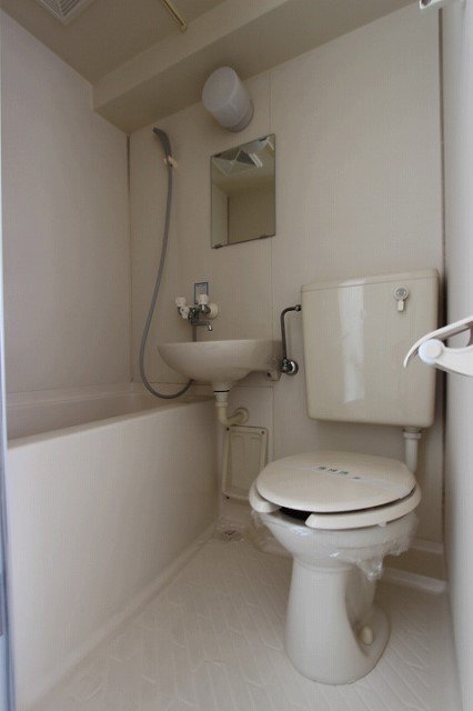 バス・シャワールーム　同物件、別号室のものです。
