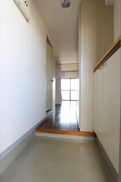 玄関　同物件、別号室のものです。