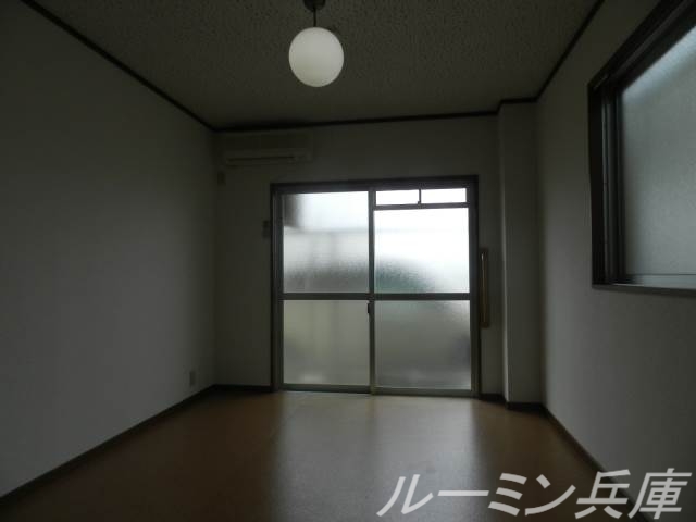 ルーキー東条マンションの居間写真