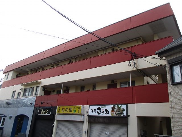 建物外観　外壁塗装中