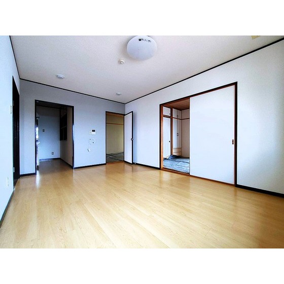 居室・リビング　全居室ＬＥＤ居室照明付きです