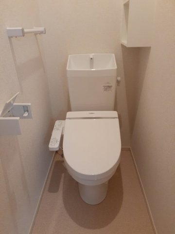 トイレ　嬉しい温水洗浄便座付き♪