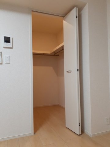 収納　ウォークインクローゼットなので収納豊富です★