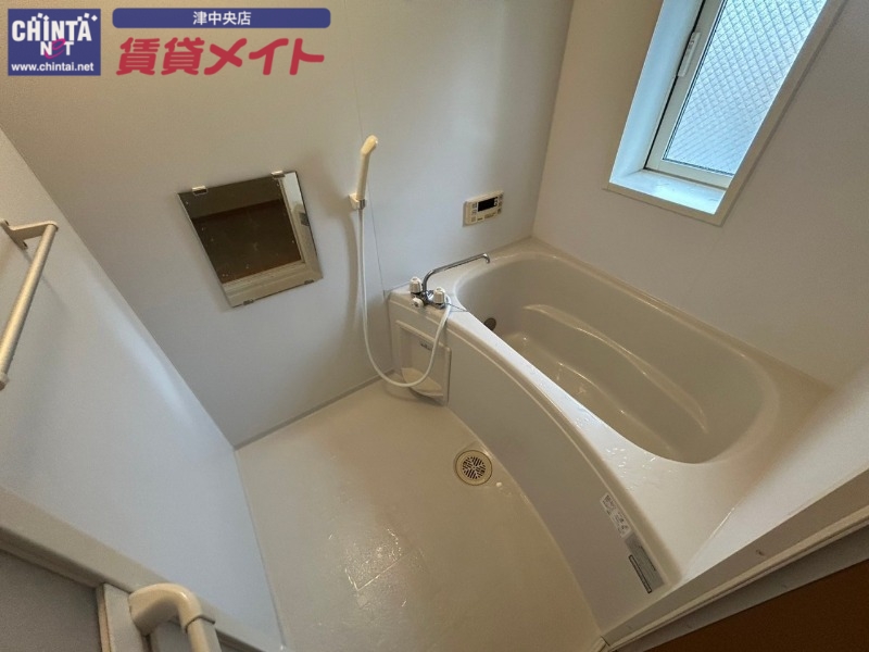 バス・シャワールーム　同物件別部屋写真