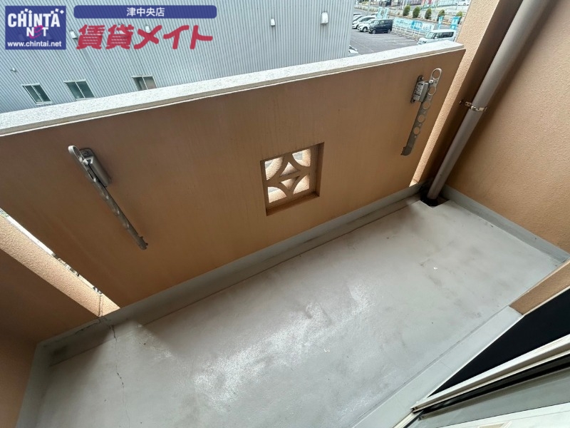 バルコニー　同物件別部屋写真