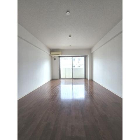 居室・リビング　室内