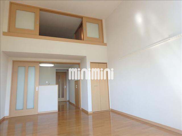 居室・リビング　９．５帖の洋室です。お部屋をゆったり使える広さ。