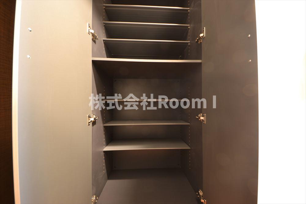 玄関　収納もある玄関です