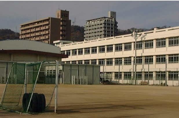 小学校　中山小学校（小学校）まで900m
