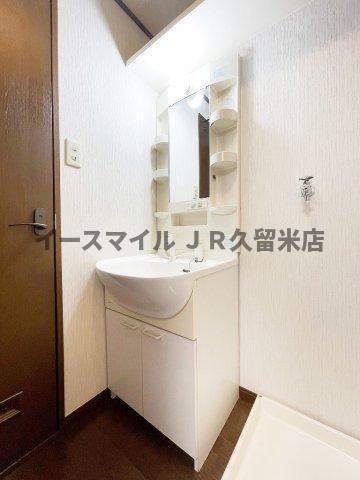 洗面設備　朝の支度にも助かる、独立の洗髪洗面化粧台