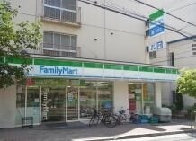 コンビニ　ファミリーマート神戸花隈店（コンビニ）まで153m