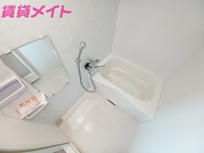 バス・シャワールーム　別部屋反転参考写真です。