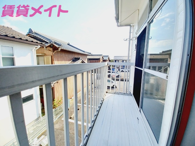 バルコニー　別部屋反転参考写真です。