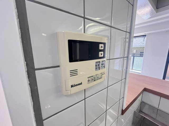 その他設備　給湯器リモコンです