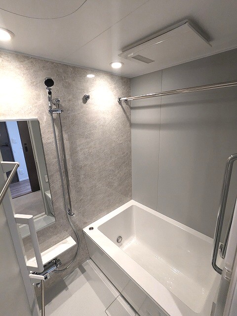 バス・シャワールーム　追焚オートバス、浴室換気乾燥機