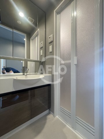 洗面設備　ファーストフィオーレ大阪ウエストウェルビング　洗面台