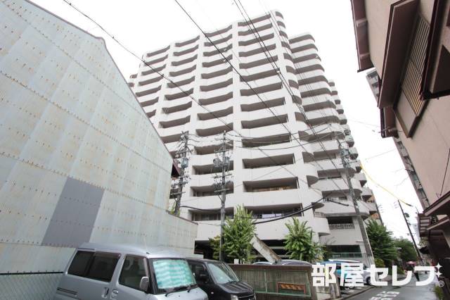 建物外観　どっしりとした外観。