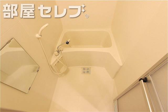 バス・シャワールーム　他号室の写真です。