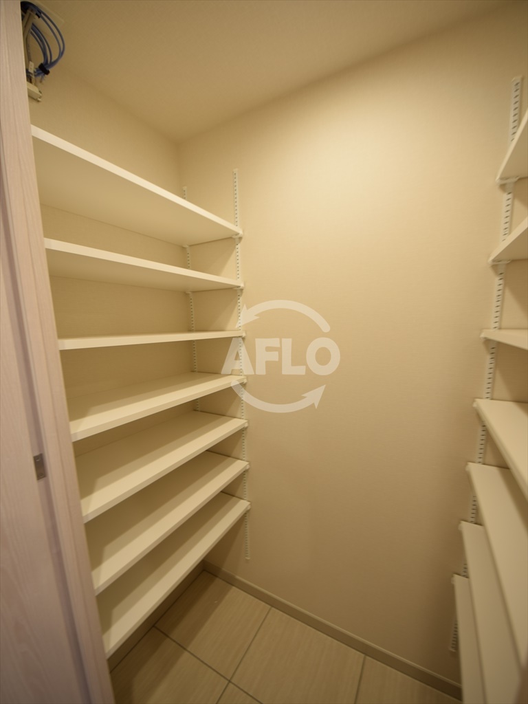 収納　OPUS RESIDENCE SHINSAIBASHI SO