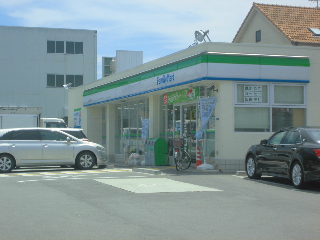 コンビニ　ファミリーマート 松下中新開二丁目店（コンビニ）まで272m