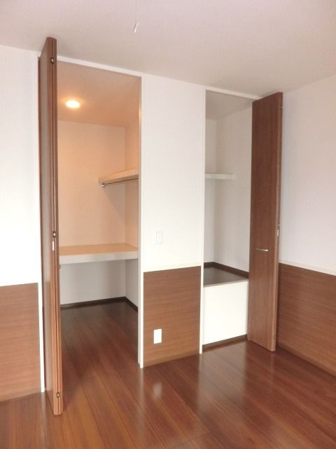 収納　ウォークインタイプの収納です