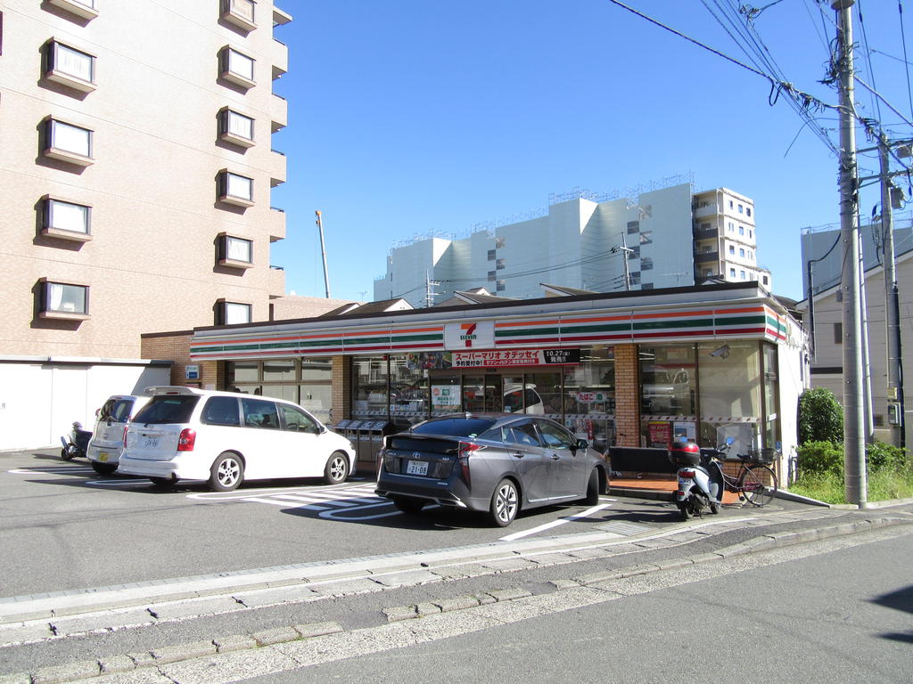 コンビニ　セブンイレブン横浜池辺町薮根店（コンビニ）まで438m