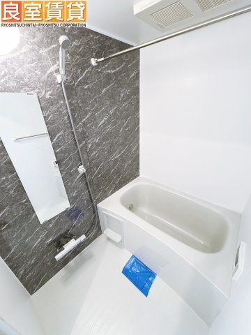 バス・シャワールーム　浴室乾燥機、追い焚き機能つき☆