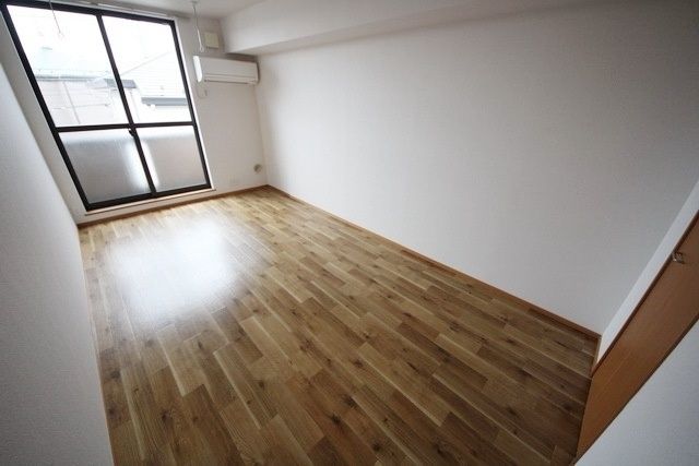 居室・リビング　同物件別部屋写真