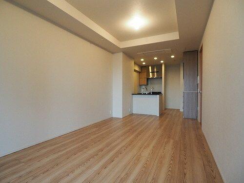 ロビー　リビングダイニング