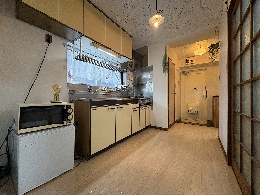 キッチン　※家具、照明、小物は申し込みが入ったあと撤去いたします。