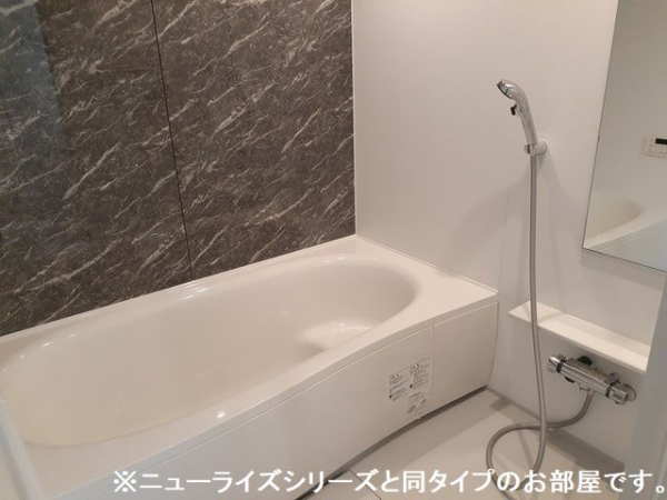 バス・シャワールーム　※参考写真　同建築メーカー施工の同間取完成他物件のものです。