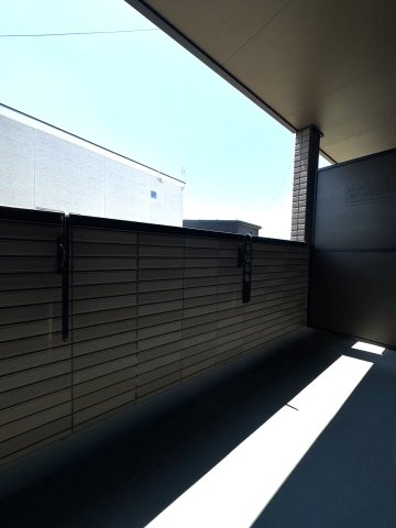 バルコニー　写真は別の部屋のものです。