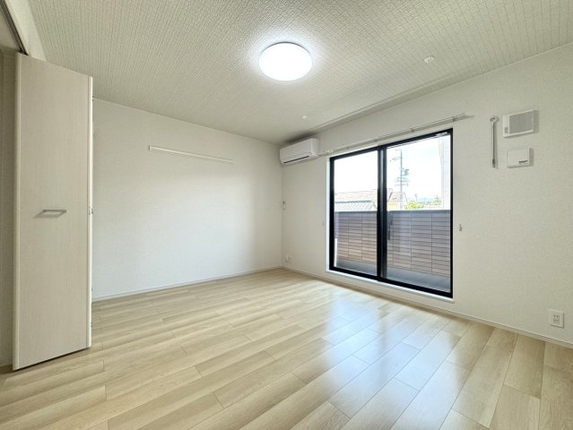 居室・リビング　写真は別の部屋のものです。