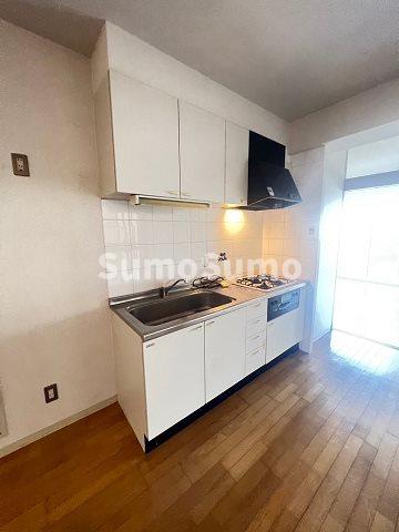 キッチン　コンパクトなキッチンで掃除もラクラク