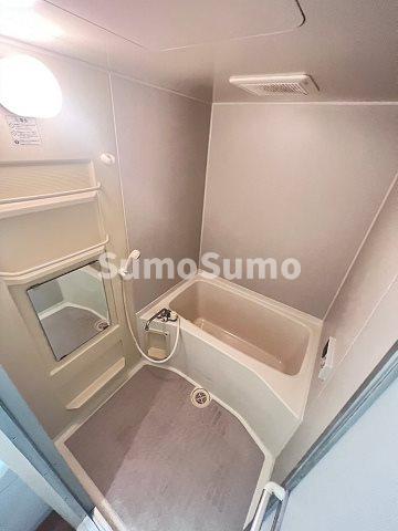 バス・シャワールーム　コンパクトで使いやすいお風呂です