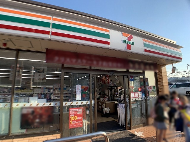 コンビニ　セブンイレブン（コンビニ）まで795m
