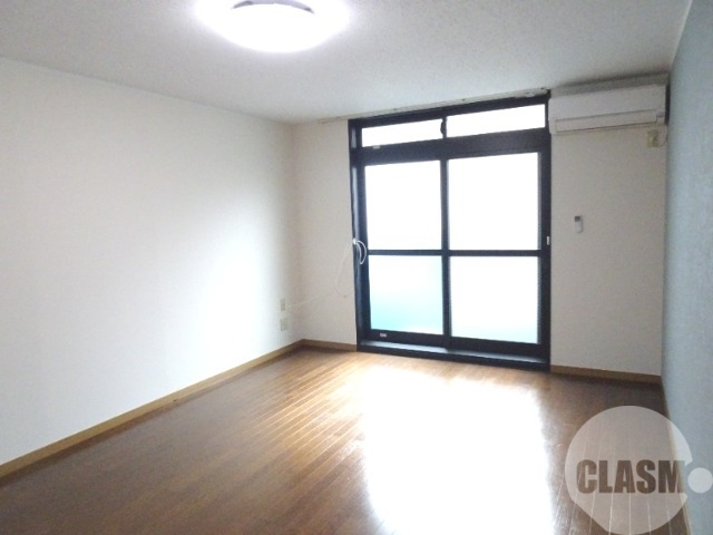 居室・リビング　明るいお部屋です♪