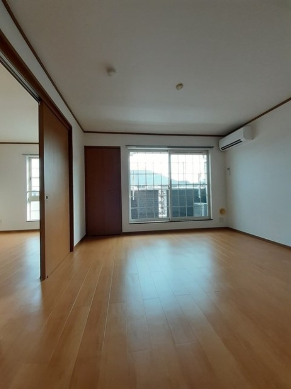 居室・リビング　図面と現状に相違がある場合には現状を優先