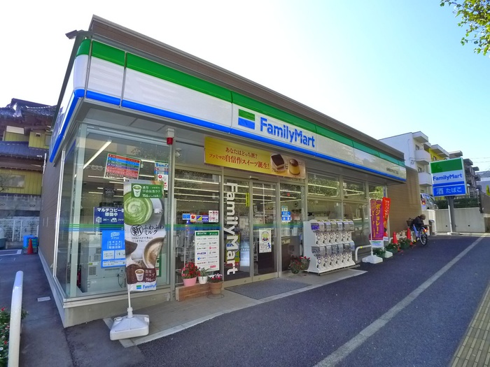 コンビニ　ファミリーマート（コンビニ）まで1300m