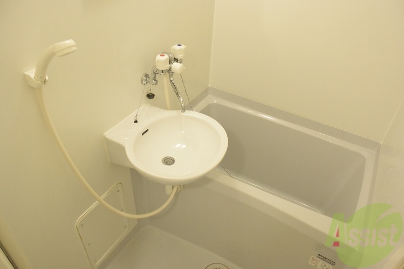 バス・シャワールーム　１日の疲れを癒せます