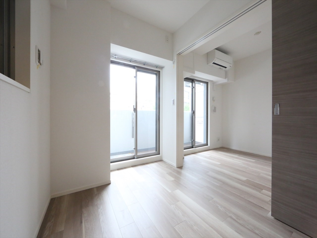 バルコニー　ＬＤＫ10.5帖　洋室4.4帖　繋げて使用もできます