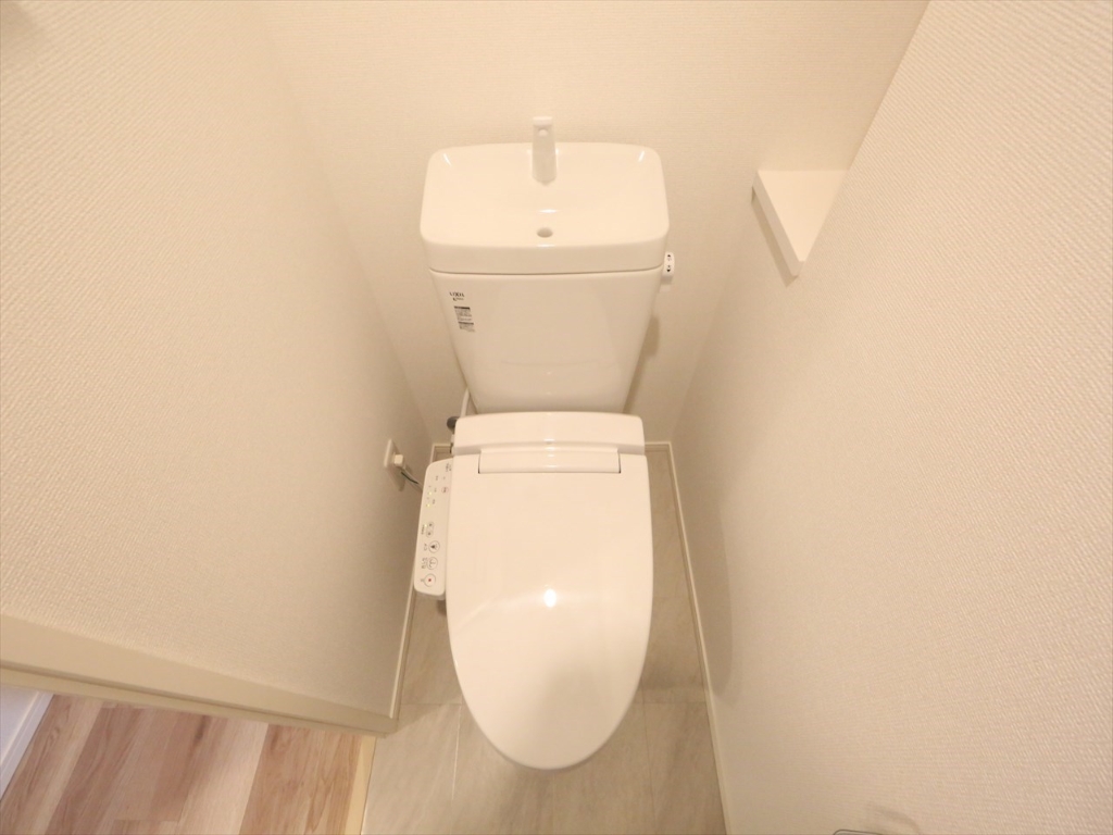 トイレ　温水洗浄便座付トイレ