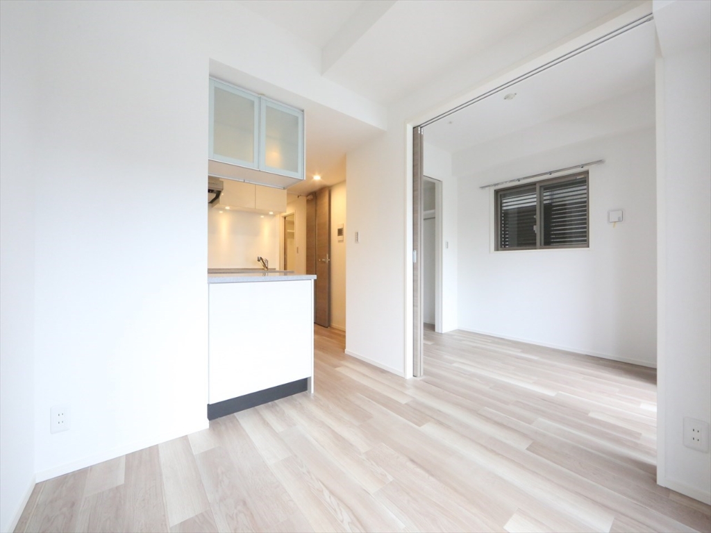 居室・リビング　ＬＤＫ10.5帖　洋室4.4帖　繋げて使用もできます