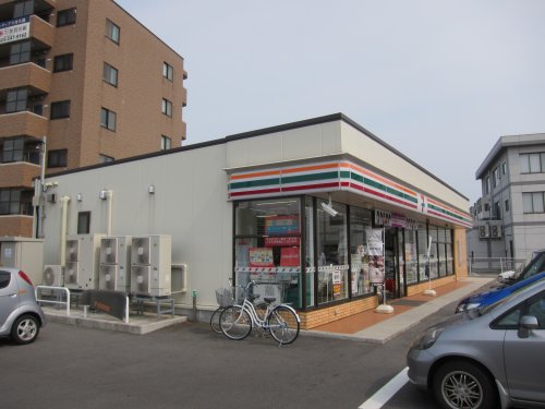 コンビニ　セブンイレブン 新潟弁天橋通店（コンビニ）まで626m