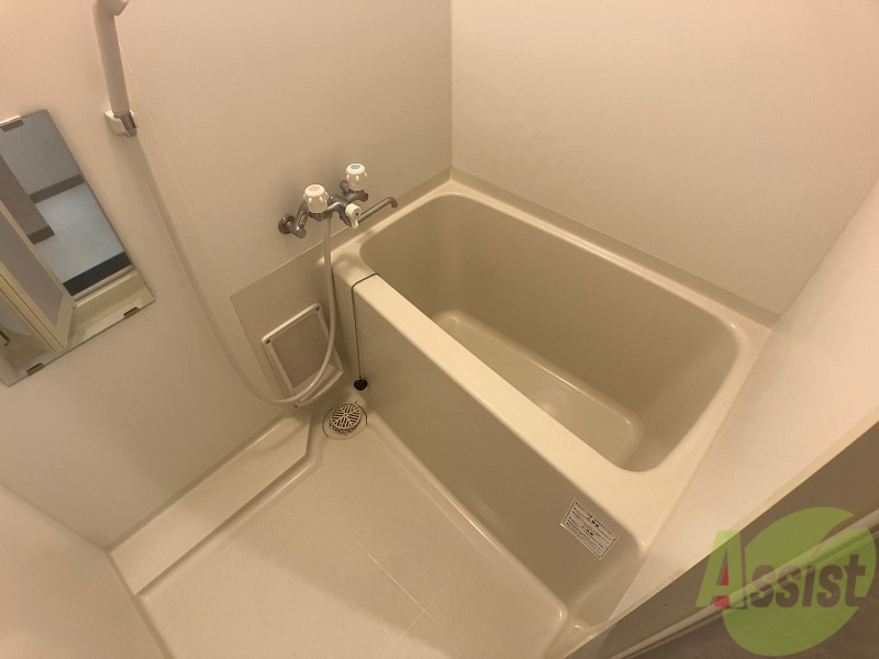 バス・シャワールーム　バスルームはこちらです。広々としてゆったり休めます。