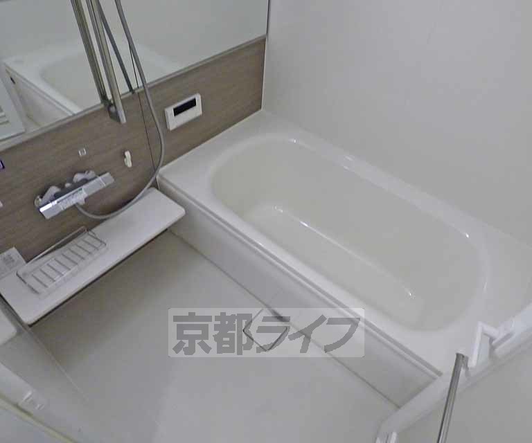 バス・シャワールーム　清潔感のあるお風呂です