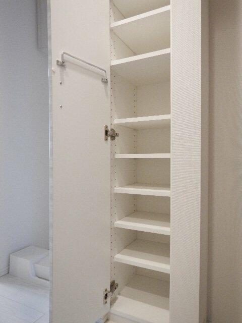 収納　内装は落ち着いています?