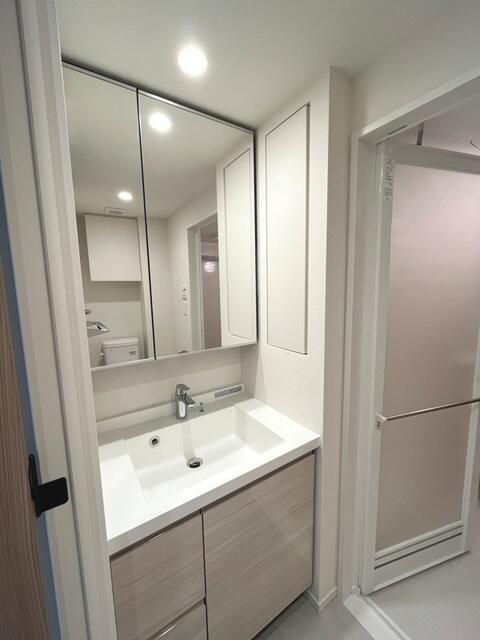 洗面設備　※写真は同タイプ住戸です。